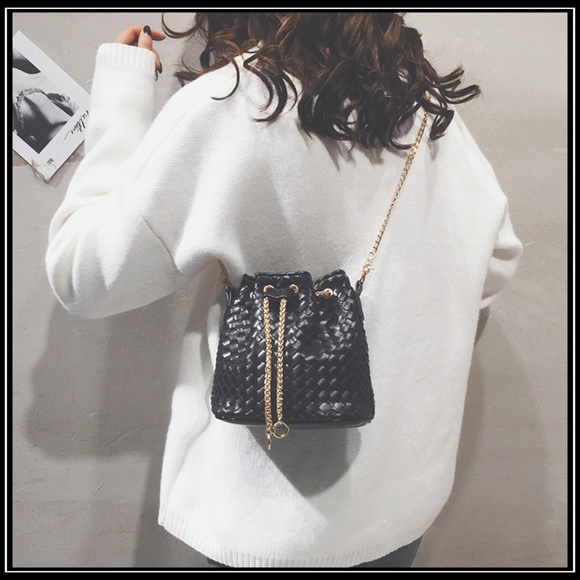 NEW PROVENCE Weaved Drawstring Bucket Bag - Picture 2 of 8